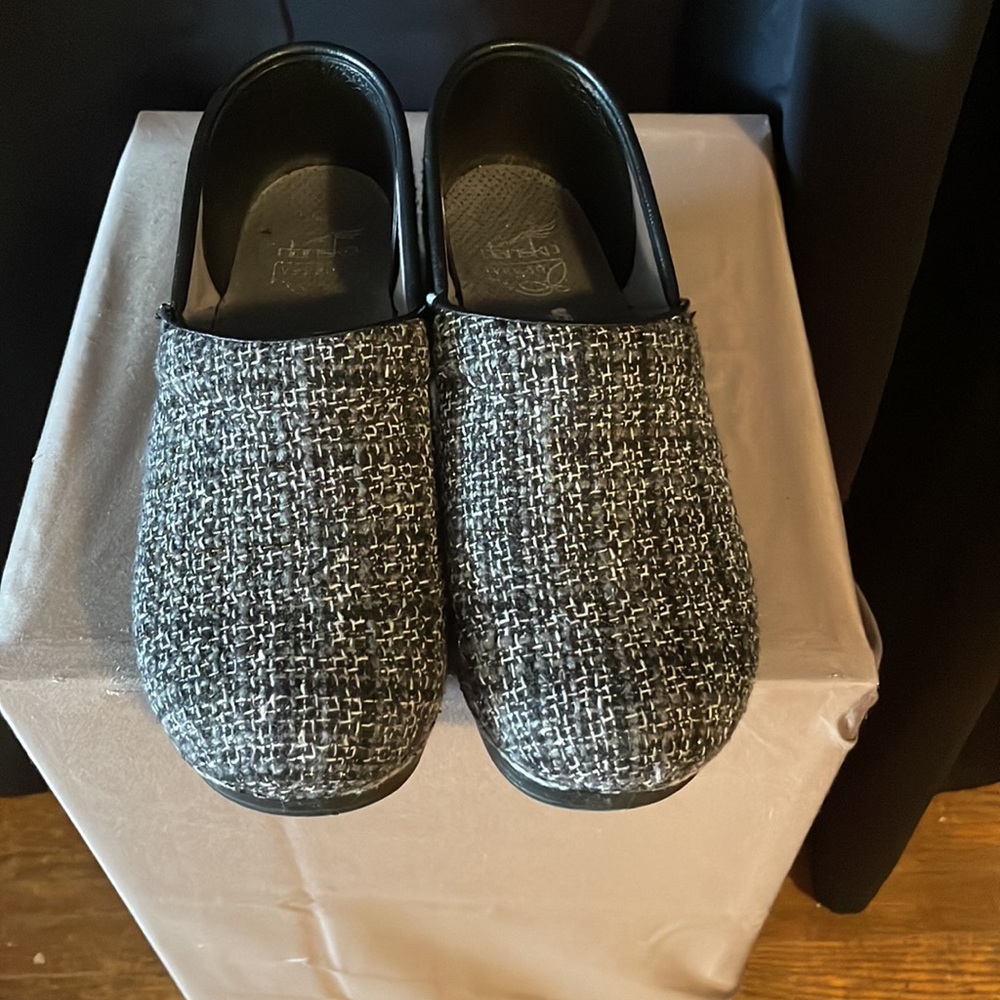 Dansko Women’s Clogs Size 40 - image 2